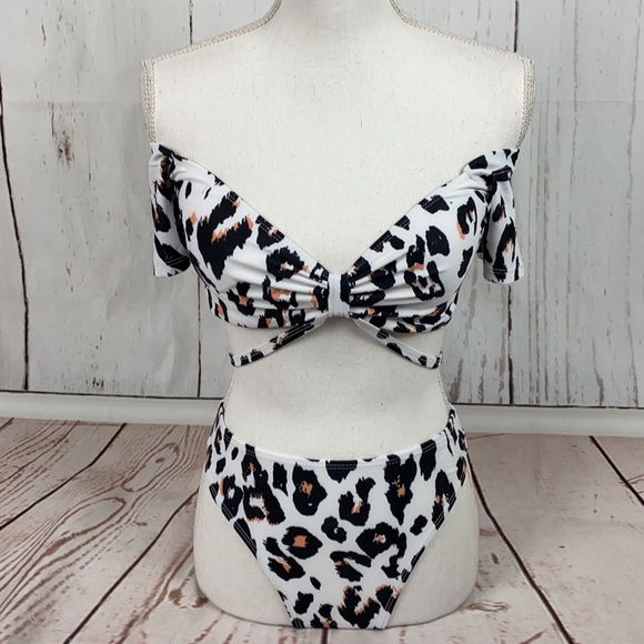 Bikini - Picture 4 of 5